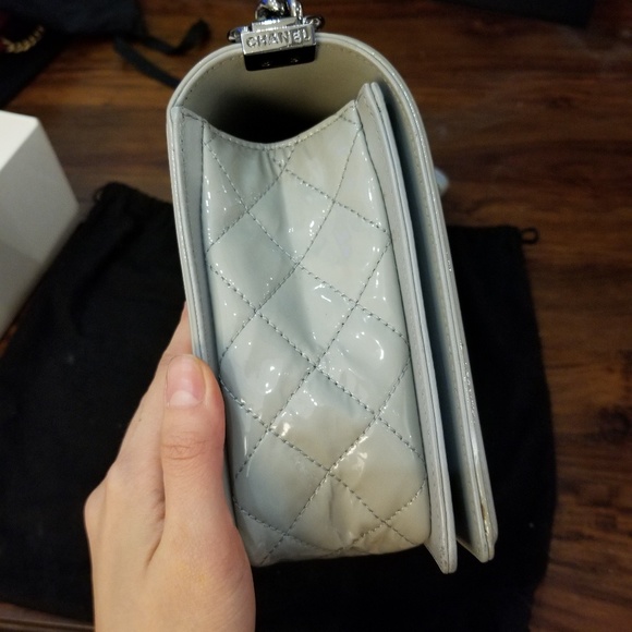 ❗SOLD❗Chanel New Medium Patent Leather Boy Bag - Picture 4 of 8